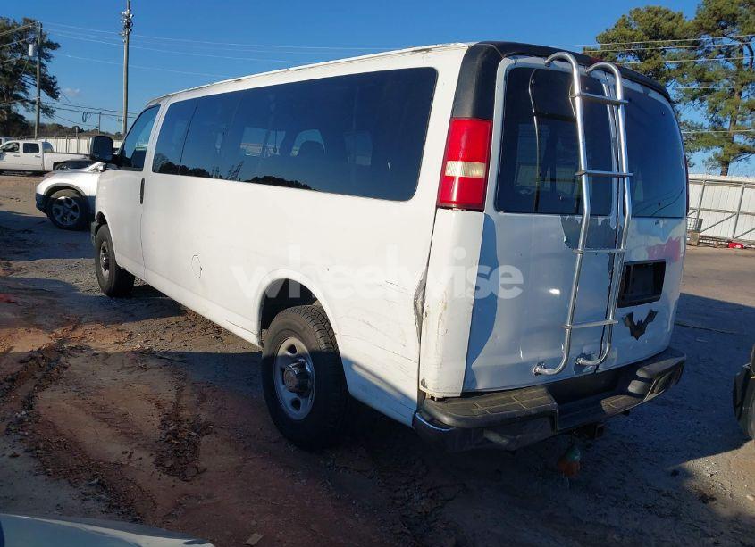 Photo 3 of 2005 Chevrolet Express (VIN 1GAHG39U451250499)