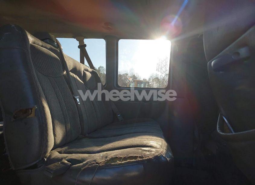 Photo 8 of 2005 Chevrolet Express (VIN 1GAHG39U451250499)