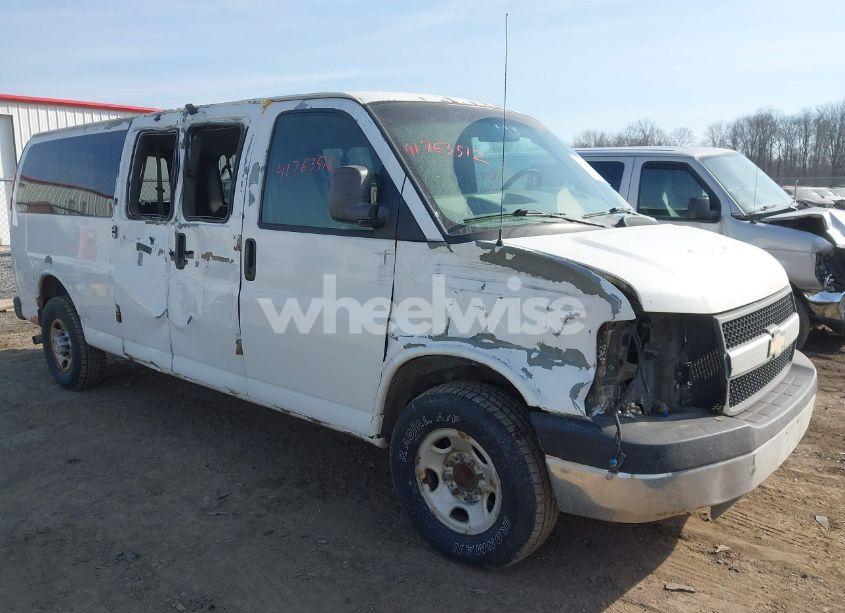2007 Chevrolet Express LS (VIN 1GAHG39U571200083) main photo