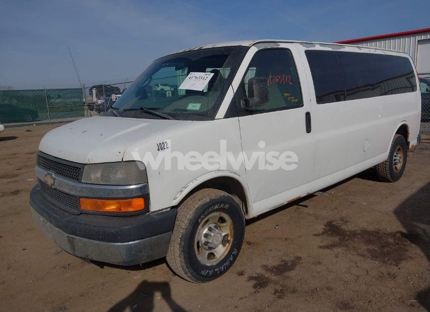 Photo 2 of 2007 Chevrolet Express LS (VIN 1GAHG39U571200083)