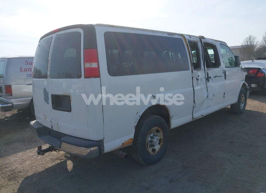 Photo 4 of 2007 Chevrolet Express LS (VIN 1GAHG39U571200083)