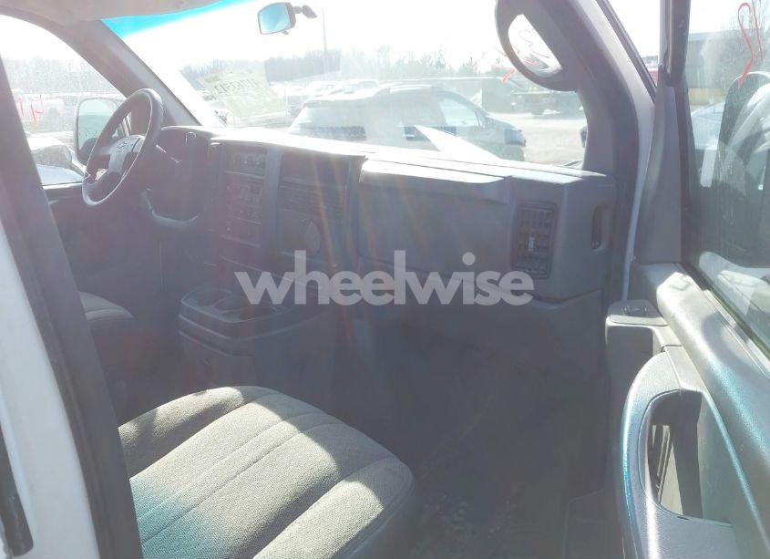 Photo 5 of 2007 Chevrolet Express LS (VIN 1GAHG39U571200083)