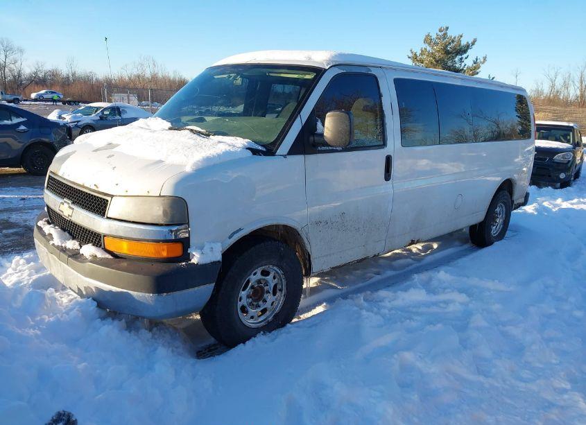 Photo 2 of 2007 Chevrolet Express LS (VIN 1GAHG39U671245663)