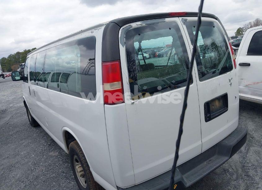 Photo 3 of 2004 Chevrolet Express (VIN 1GAHG39U841164031)