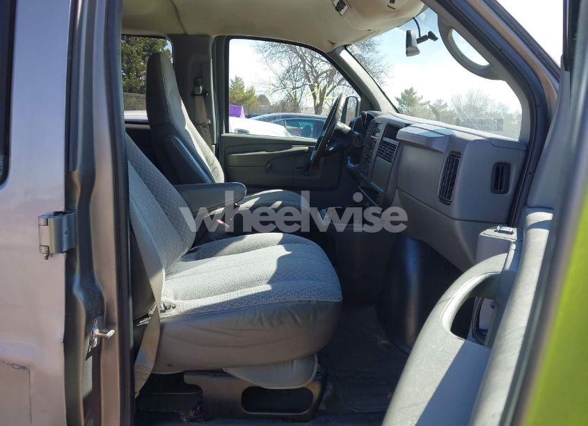 Photo 5 of 2006 Chevrolet Express LS (VIN 1GAHG39U861249017)