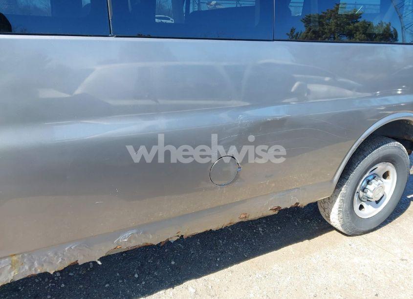 Photo 6 of 2006 Chevrolet Express LS (VIN 1GAHG39U861249017)