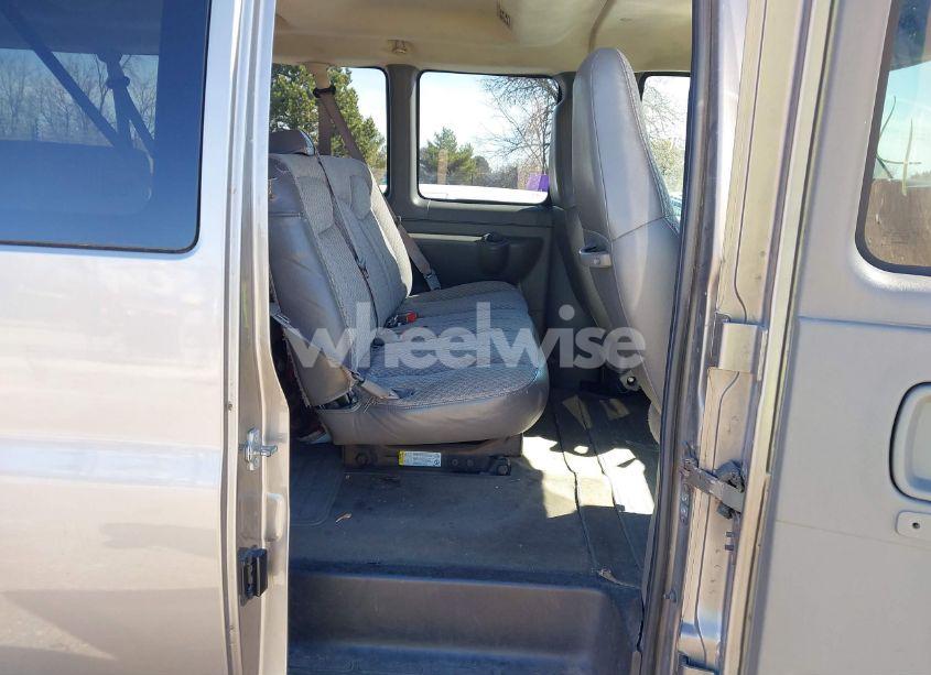 Photo 8 of 2006 Chevrolet Express LS (VIN 1GAHG39U861249017)