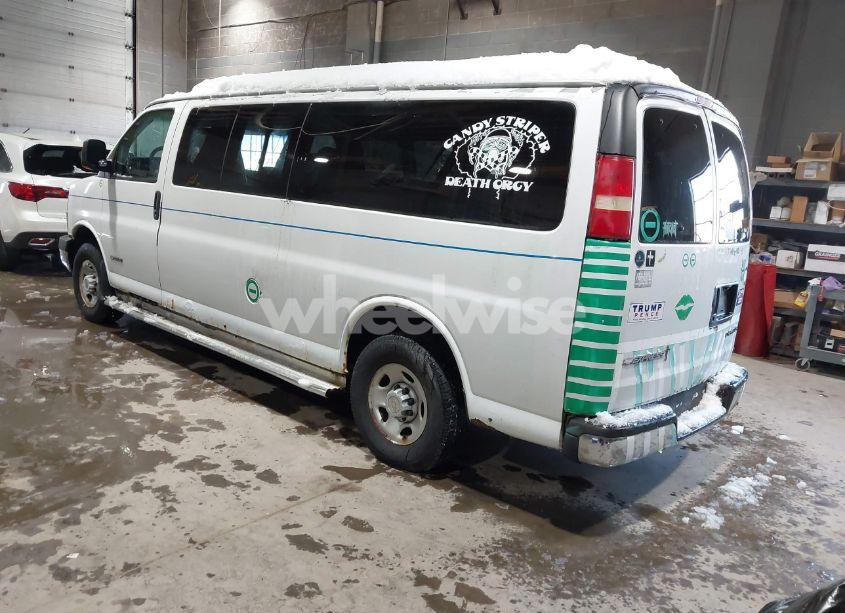Photo 3 of 2003 Chevrolet Express (VIN 1GAHG39U931150122)