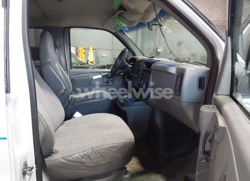 Photo 5 of 2003 Chevrolet Express (VIN 1GAHG39U931150122)
