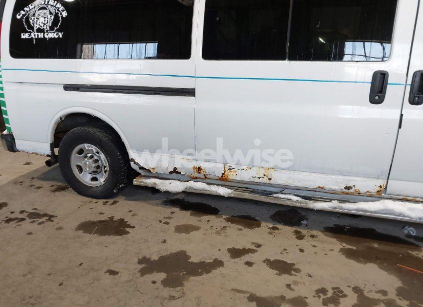 Photo 6 of 2003 Chevrolet Express (VIN 1GAHG39U931150122)