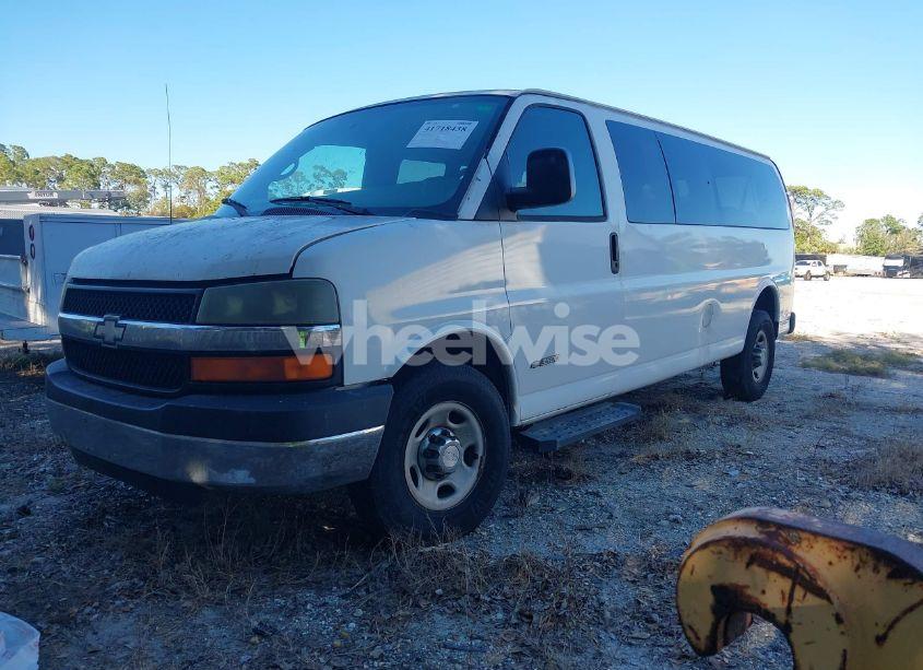 Photo 2 of 2006 Chevrolet Express LS (VIN 1GAHG39U961199535)