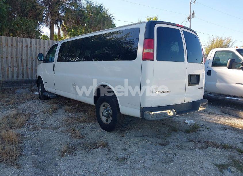 Photo 3 of 2006 Chevrolet Express LS (VIN 1GAHG39U961199535)