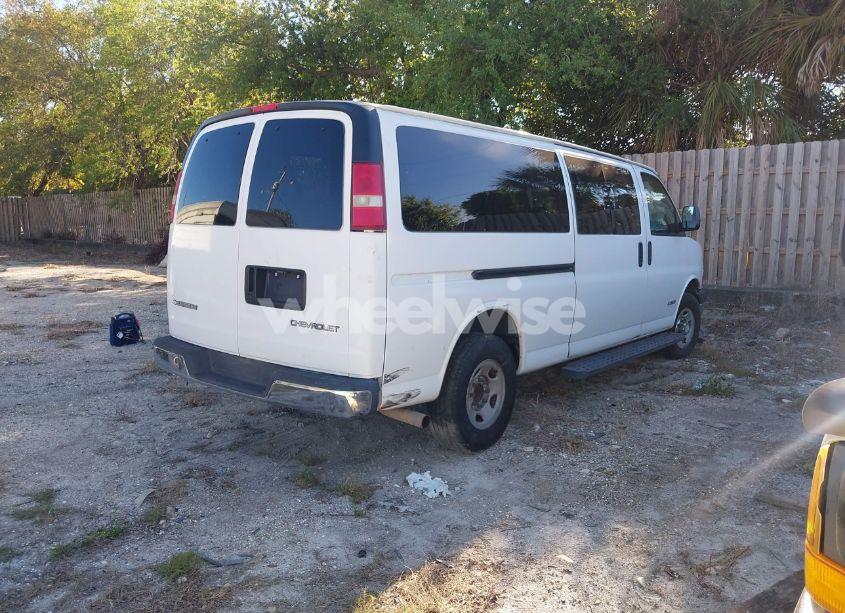 Photo 4 of 2006 Chevrolet Express LS (VIN 1GAHG39U961199535)