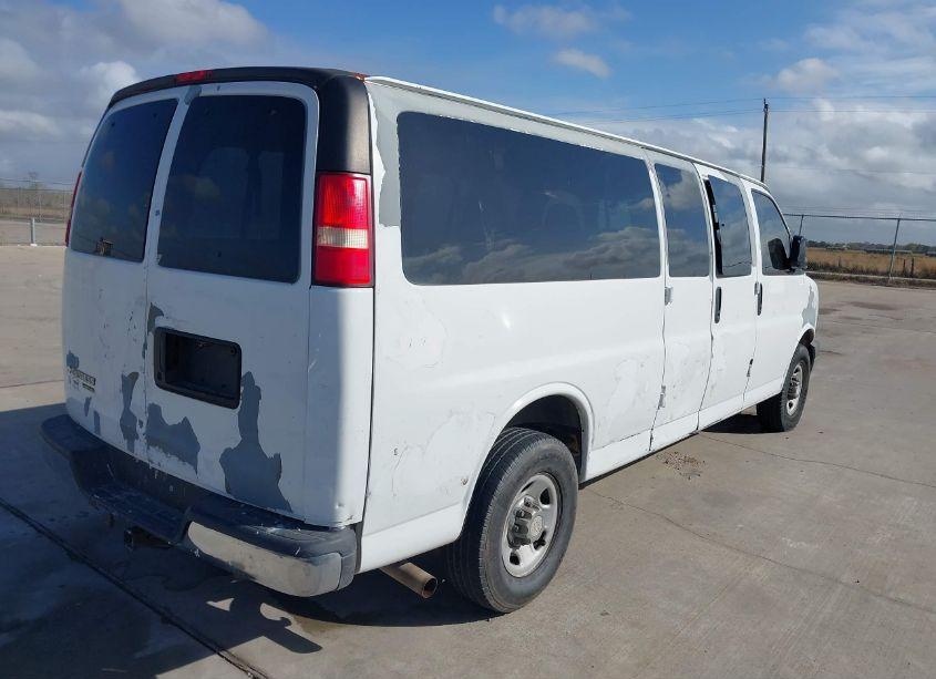 Photo 4 of 2007 Chevrolet Express LS (VIN 1GAHG39U971155519)