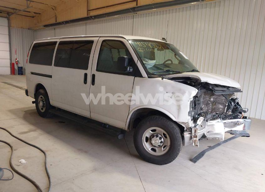 2019 Chevrolet Express 2500 LS (VIN 1GAWGEFG4K1200151) main photo