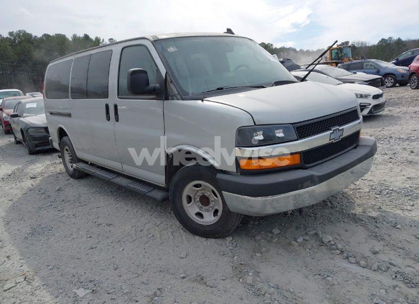 2020 Chevrolet Express PASSENGER RWD 2500 REGULAR WHEELBASE LS (VIN 1GAWGEFP0L1263765) main photo