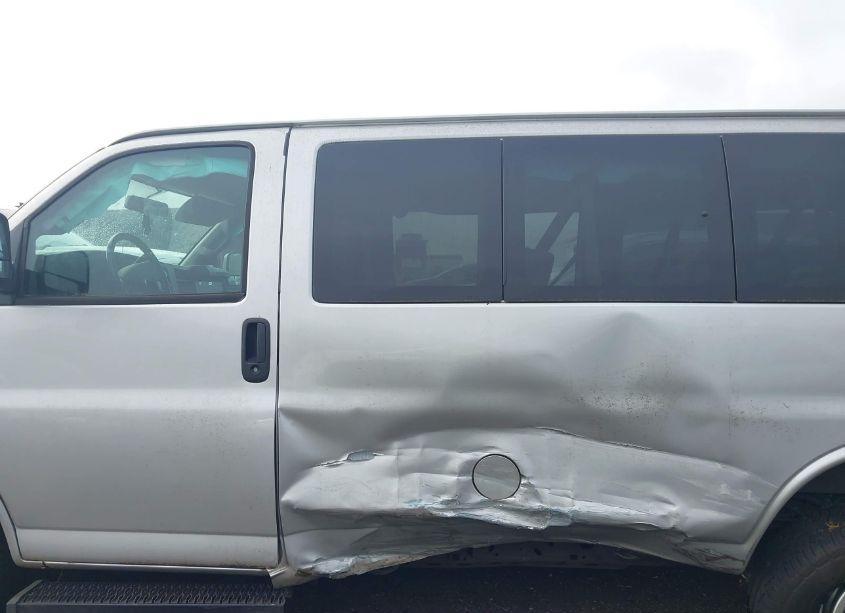 Photo 13 of 2020 Chevrolet Express PASSENGER RWD 2500 REGULAR WHEELBASE LS (VIN 1GAWGEFP7L1271863)