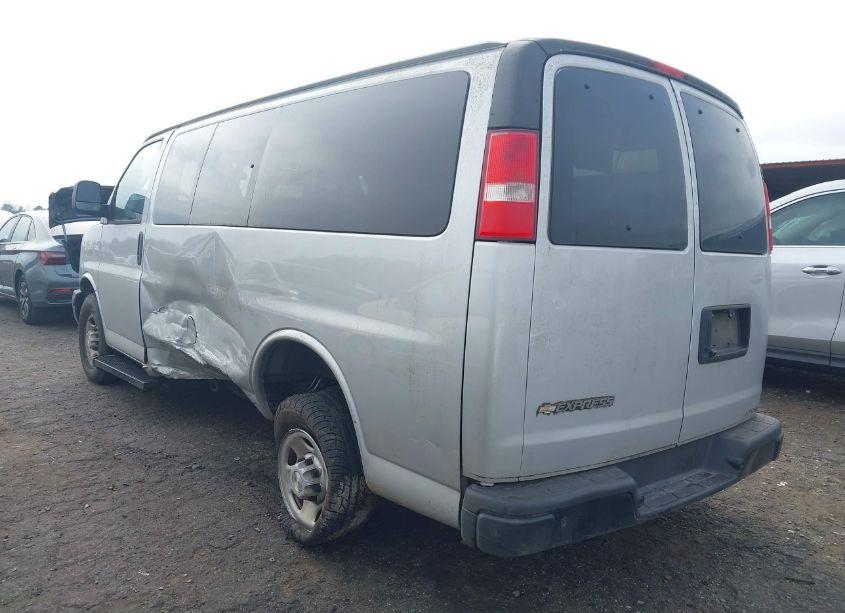 Photo 3 of 2020 Chevrolet Express PASSENGER RWD 2500 REGULAR WHEELBASE LS (VIN 1GAWGEFP7L1271863)