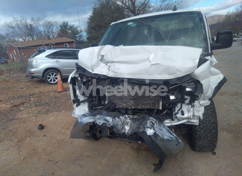 Photo 13 of 2020 Chevrolet Express PASSENGER RWD 2500 REGULAR WHEELBASE LT (VIN 1GAWGFF14L1153609)