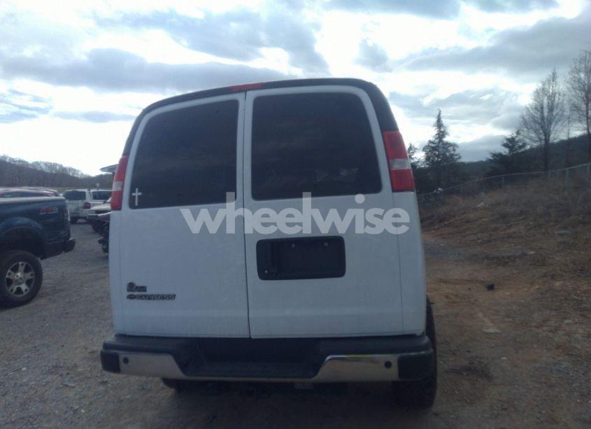 Photo 17 of 2020 Chevrolet Express PASSENGER RWD 2500 REGULAR WHEELBASE LT (VIN 1GAWGFF14L1153609)