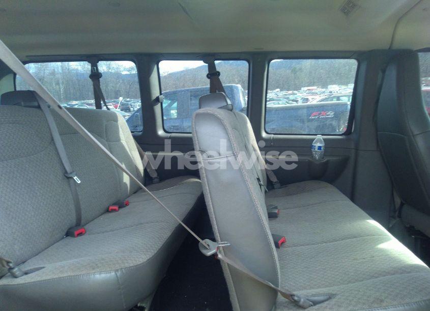 Photo 8 of 2020 Chevrolet Express PASSENGER RWD 2500 REGULAR WHEELBASE LT (VIN 1GAWGFF14L1153609)