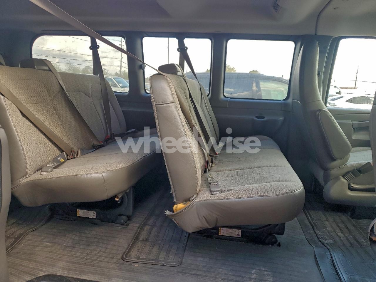 Photo 11 of 2017 CHEVROLET EXPRESS G2500 LT N/A (VIN 1GAWGFFF0H1110985)