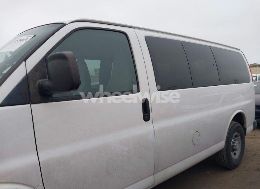Photo 14 of 2017 Chevrolet Express 2500 LT (VIN 1GAWGFFF5H1199582)