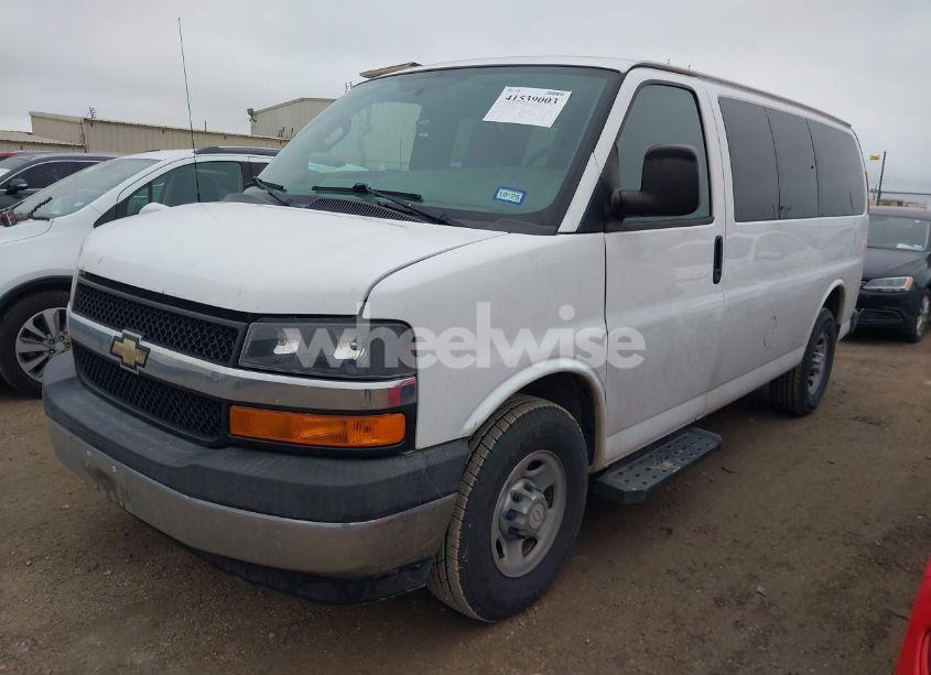 Photo 2 of 2017 Chevrolet Express 2500 LT (VIN 1GAWGFFF5H1199582)