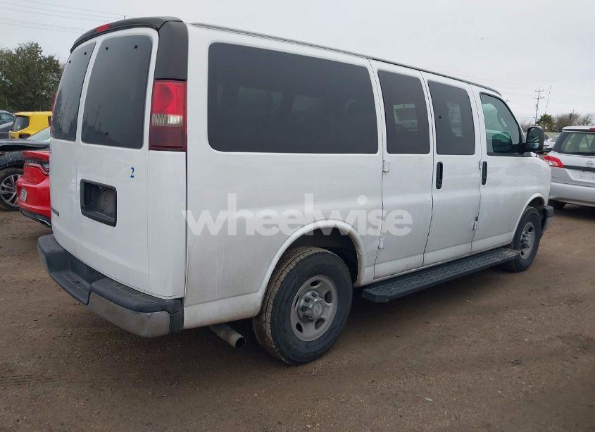 Photo 4 of 2017 Chevrolet Express 2500 LT (VIN 1GAWGFFF5H1199582)