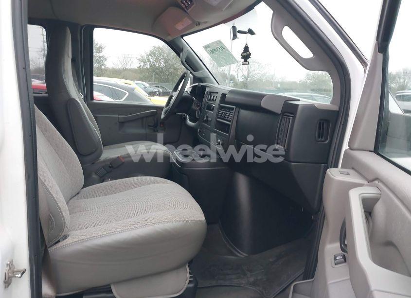 Photo 5 of 2017 Chevrolet Express 2500 LT (VIN 1GAWGFFF5H1199582)