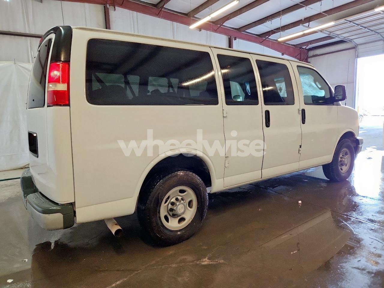 Photo 3 of 2017 CHEVROLET EXPRESS G2500 LT (VIN 1GAWGFFFXH1204694)
