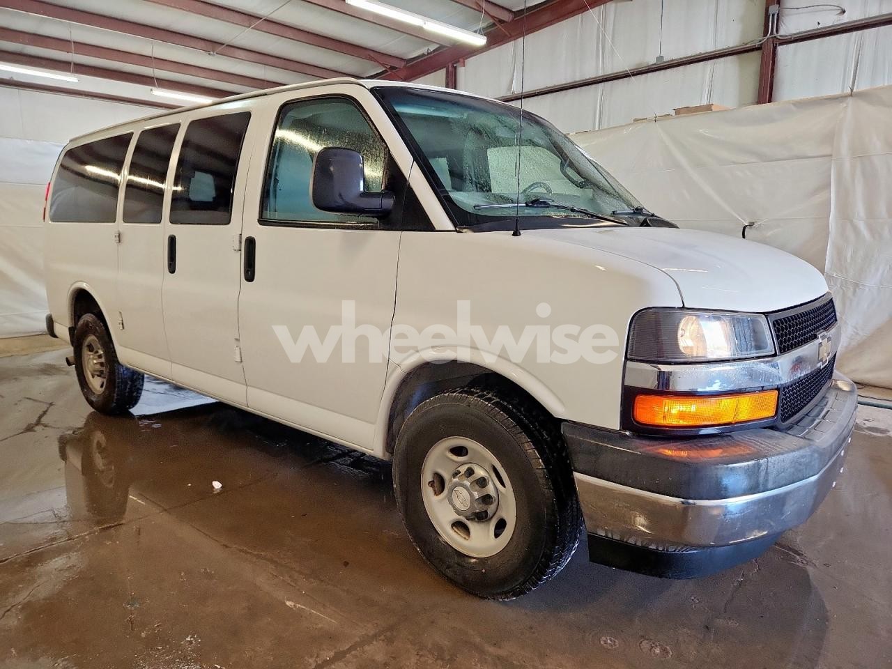 Photo 4 of 2017 CHEVROLET EXPRESS G2500 LT (VIN 1GAWGFFFXH1204694)