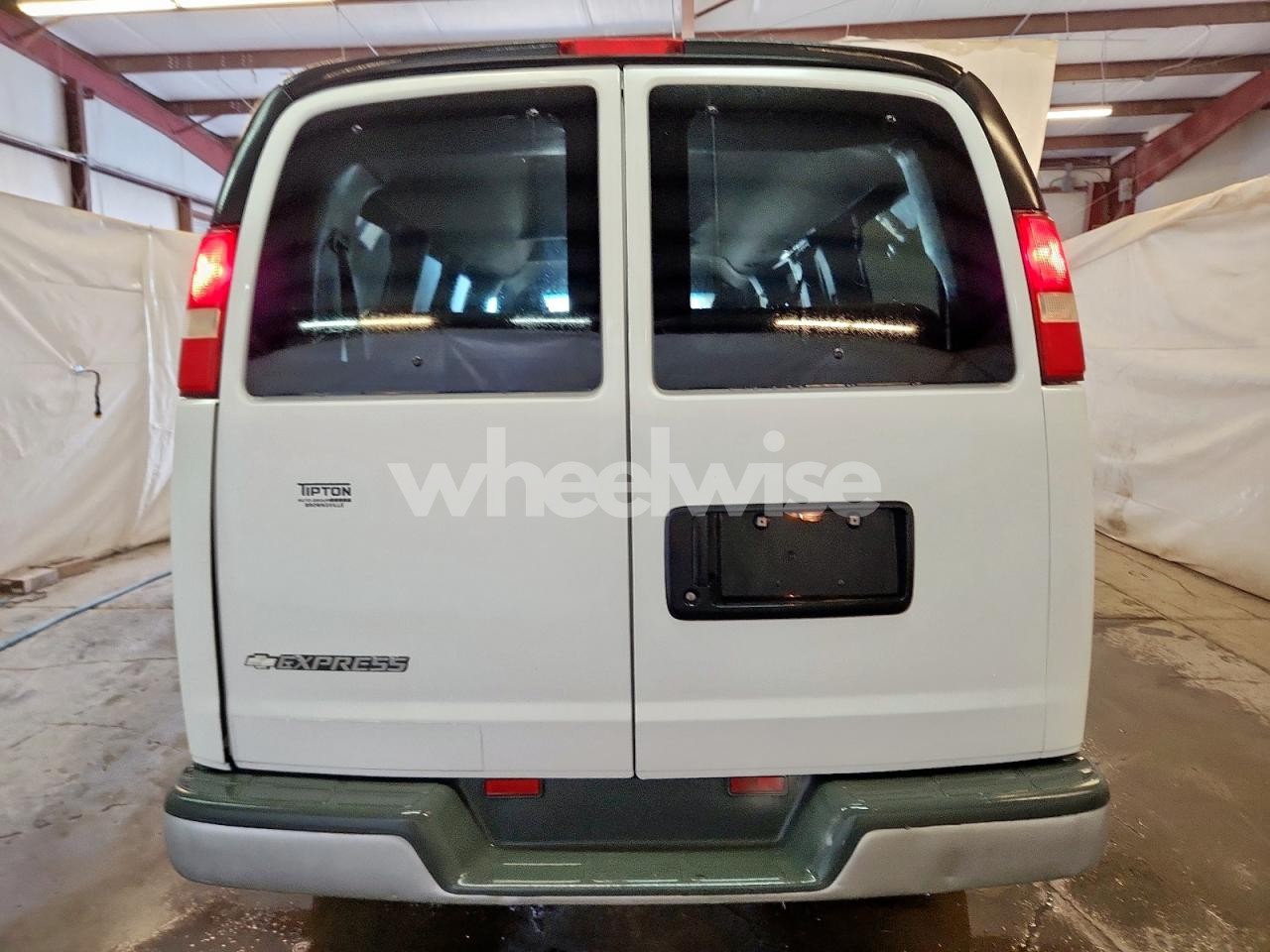 Photo 6 of 2017 CHEVROLET EXPRESS G2500 LT (VIN 1GAWGFFFXH1204694)