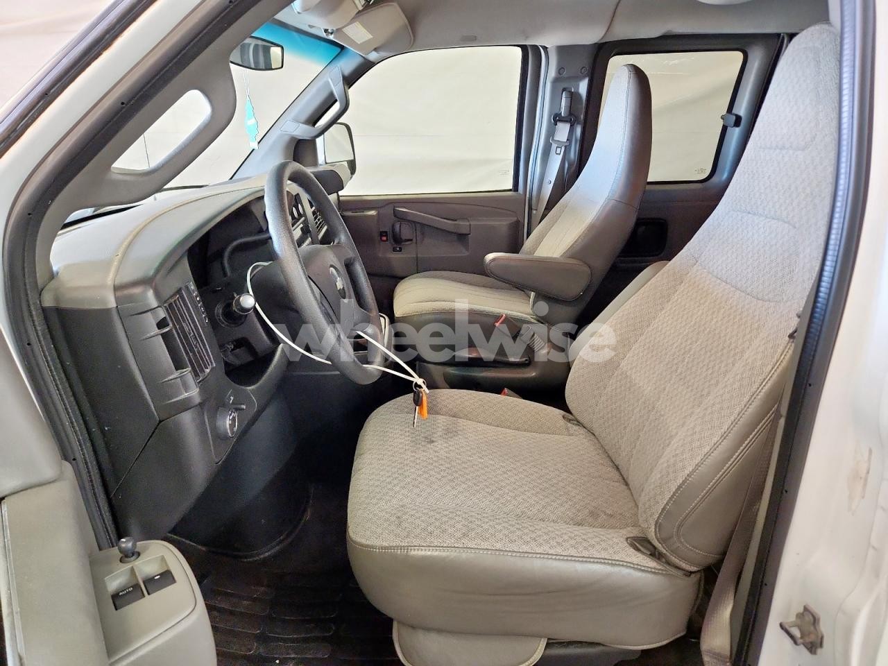Photo 7 of 2017 CHEVROLET EXPRESS G2500 LT (VIN 1GAWGFFFXH1204694)