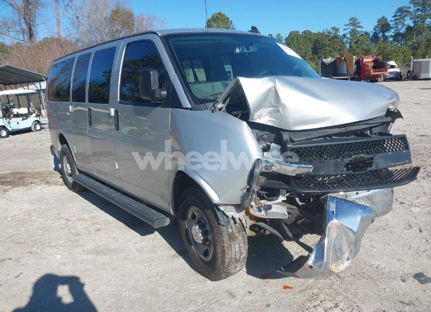 2018 Chevrolet Express 2500 LT (VIN 1GAWGFFG0J1242384) main photo
