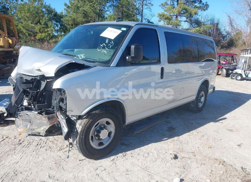Photo 2 of 2018 Chevrolet Express 2500 LT (VIN 1GAWGFFG0J1242384)