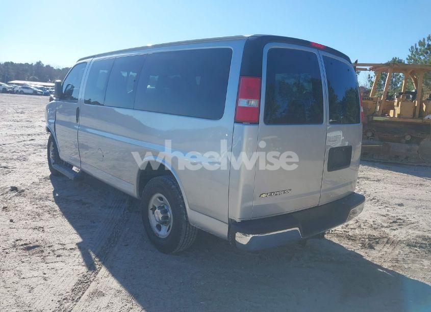 Photo 3 of 2018 Chevrolet Express 2500 LT (VIN 1GAWGFFG0J1242384)