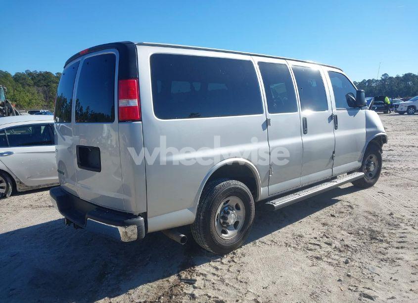 Photo 4 of 2018 Chevrolet Express 2500 LT (VIN 1GAWGFFG0J1242384)