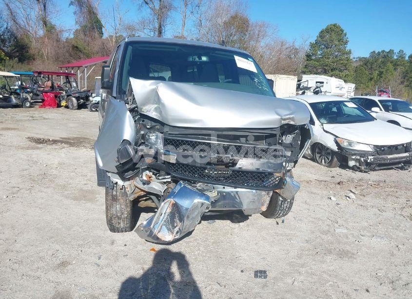 Photo 6 of 2018 Chevrolet Express 2500 LT (VIN 1GAWGFFG0J1242384)