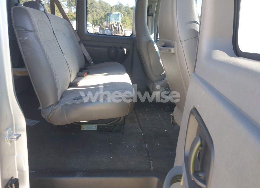 Photo 8 of 2018 Chevrolet Express 2500 LT (VIN 1GAWGFFG0J1242384)