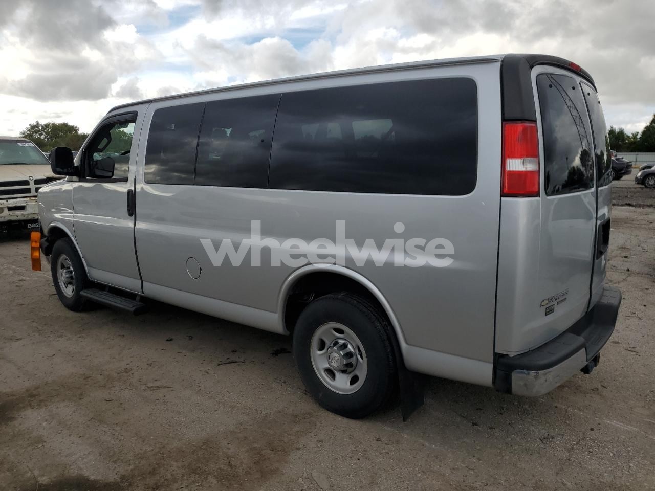 Photo 2 of 2016 CHEVROLET EXPRESS G2500 LT (VIN 1GAWGFFG2G1196713)