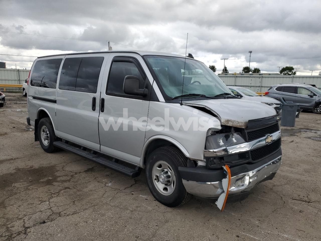 Photo 4 of 2016 CHEVROLET EXPRESS G2500 LT (VIN 1GAWGFFG2G1196713)