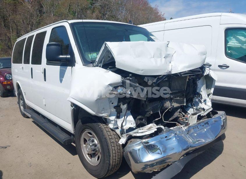 2017 Chevrolet Express 2500 LT (VIN 1GAWGFFGXH1343216) main photo