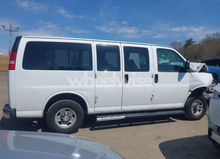 Photo 13 of 2017 Chevrolet Express 2500 LT (VIN 1GAWGFFGXH1343216)