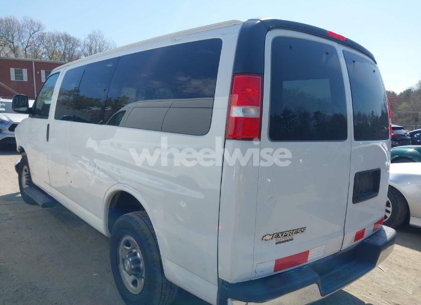 Photo 3 of 2017 Chevrolet Express 2500 LT (VIN 1GAWGFFGXH1343216)