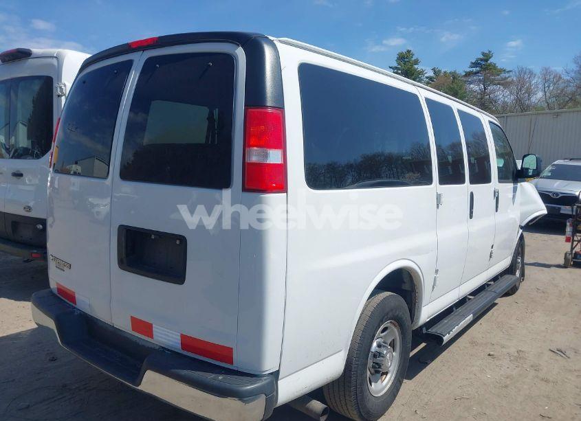 Photo 4 of 2017 Chevrolet Express 2500 LT (VIN 1GAWGFFGXH1343216)