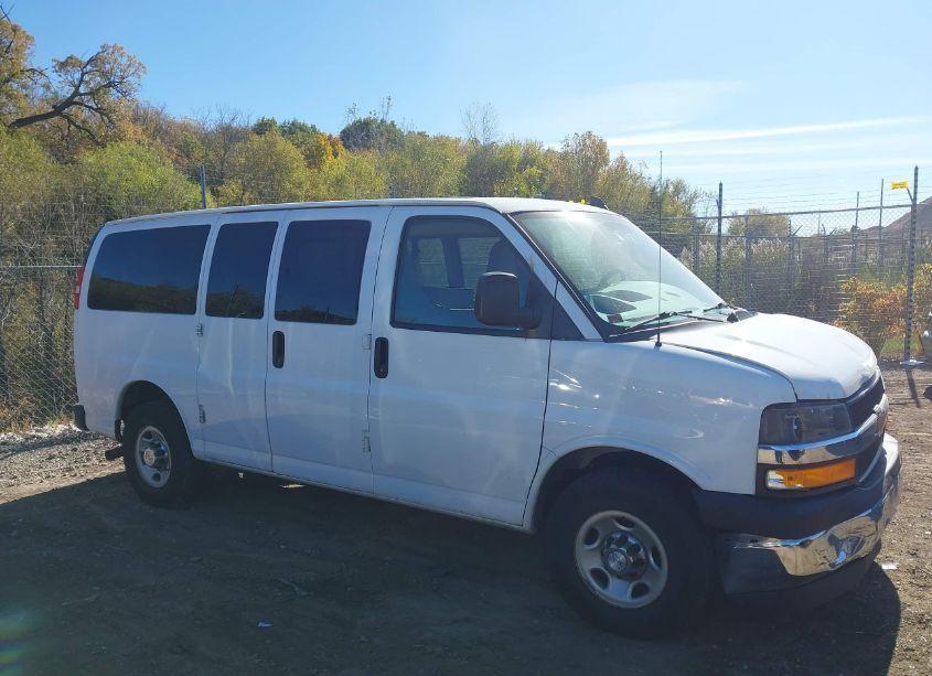 Photo 13 of 2018 Chevrolet Express 2500 LT (VIN 1GAWGFFGXJ1245308)