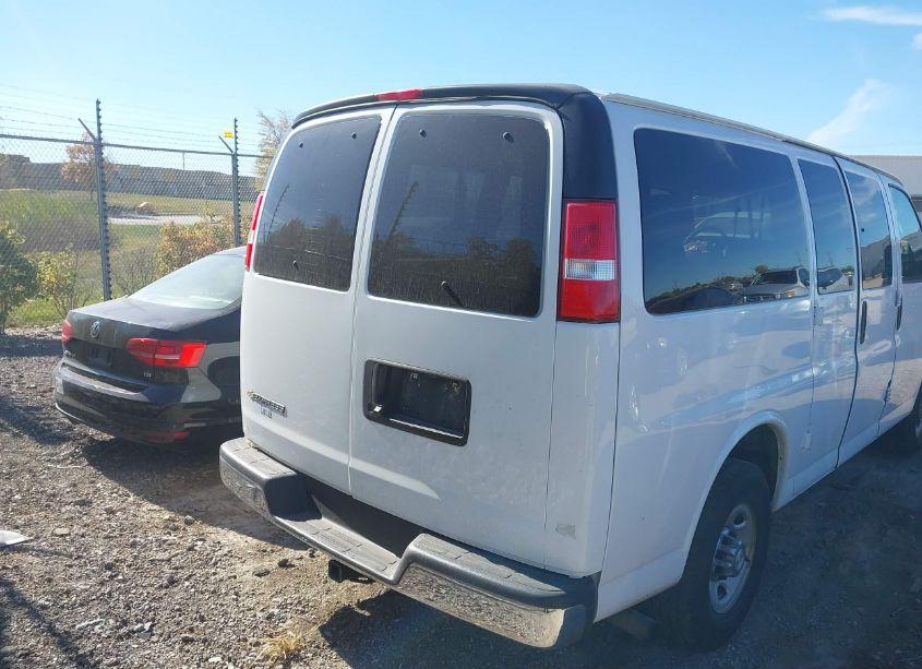 Photo 16 of 2018 Chevrolet Express 2500 LT (VIN 1GAWGFFGXJ1245308)