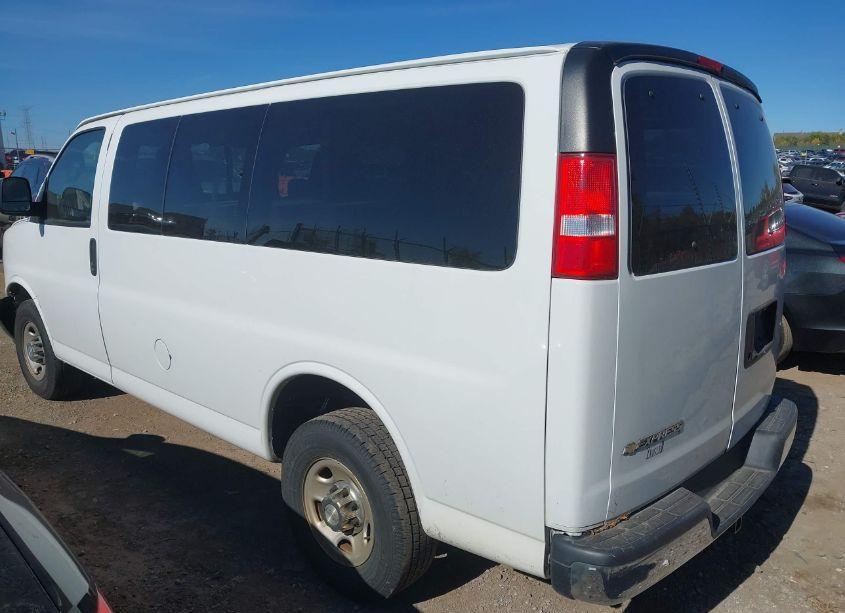 Photo 3 of 2018 Chevrolet Express 2500 LT (VIN 1GAWGFFGXJ1245308)