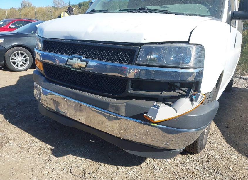 Photo 6 of 2018 Chevrolet Express 2500 LT (VIN 1GAWGFFGXJ1245308)